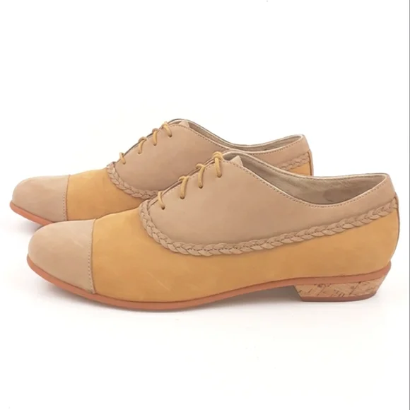 Wolverine Tan and Cream Flats - Picture 3 of 14